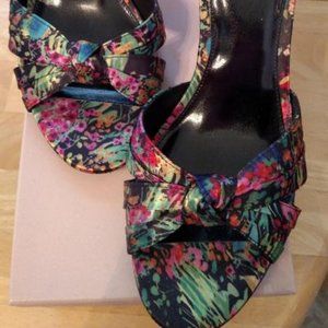 Fioni  Floral Slide Heel w/Knot 9.5